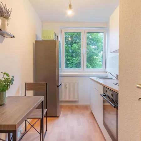 Apartment Unterkuenfte Fuer Grosse Und Kleine Gruppen Mit Waschmaschine, Vollausgestatteter Kueche Magdeburg