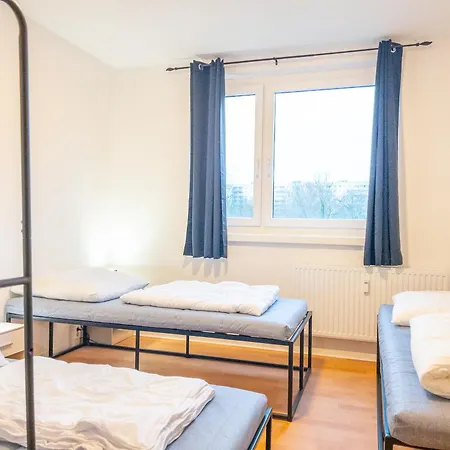 Apartment Unterkuenfte Fuer Grosse Und Kleine Gruppen Mit Waschmaschine, Vollausgestatteter Kueche